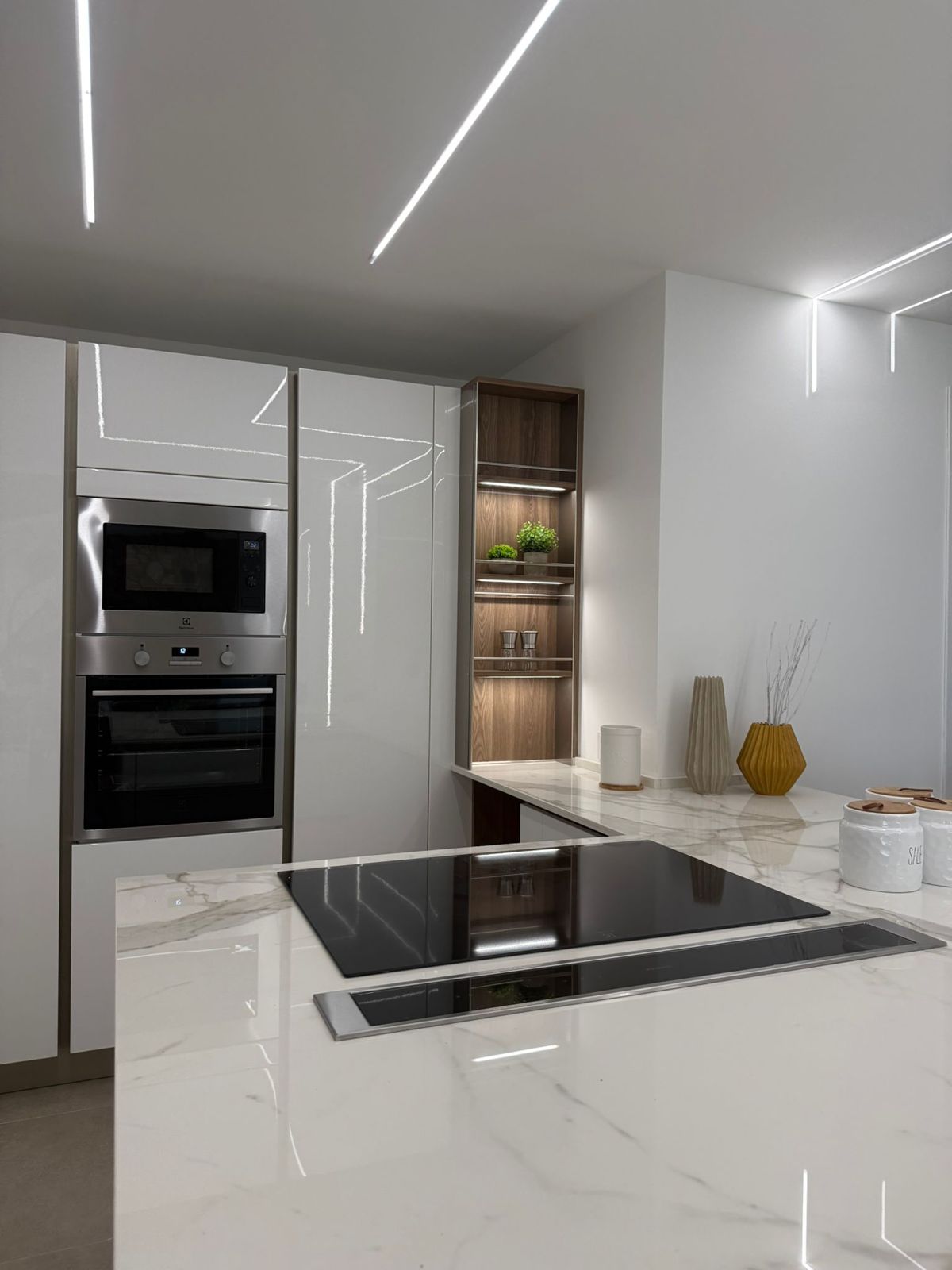 Cucina con piano in marmo